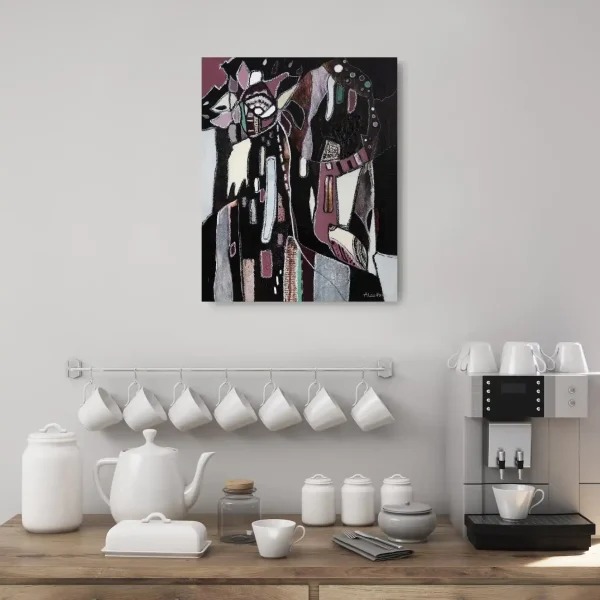 Kleinformat abstraktes Kunstwerk Blumen kleine Elemente in schwarz und rosa mit grünen Elementen als Beispiel an der Wand über der Kaffeemaschine